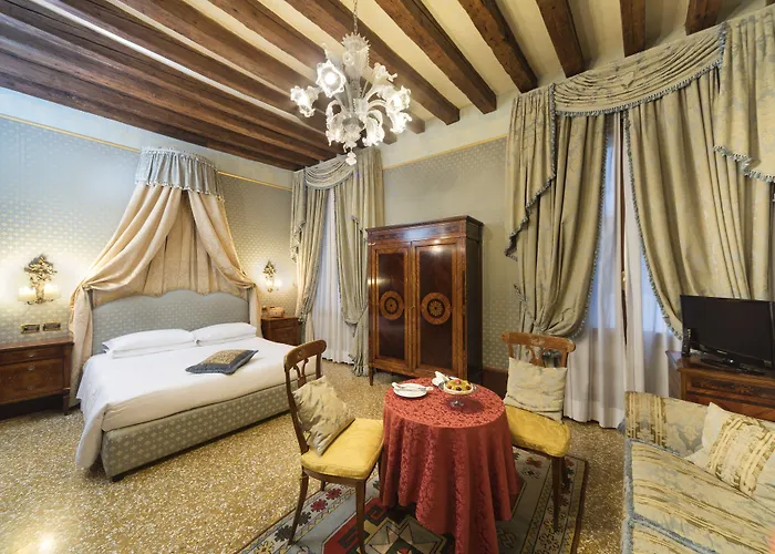 Al Ponte Dei Sospiri Venedik