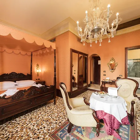 Hotel Al Ponte Dei Sospiri 4*