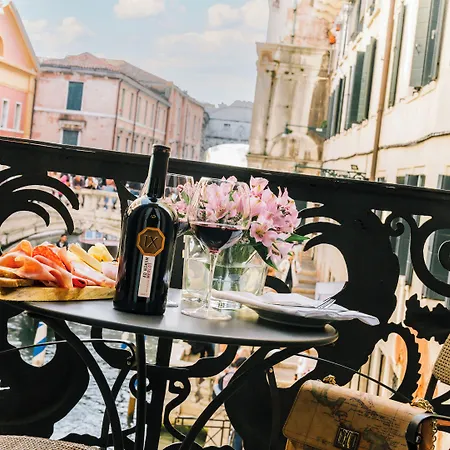 Al Ponte Dei Sospiri Hotel 4*