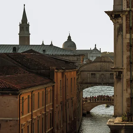 Al Ponte Dei Sospiri