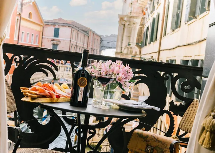 Al Ponte Dei Sospiri Hotel Venetië