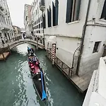 Al Ponte Dei Sospiri Отель Венеция
