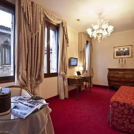 Al Ponte Dei Sospiri Hotel 4*